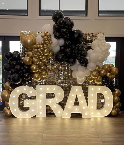 Graduation Balloon Arch, Graduation Decoration Ideas, Grad Decorations, Boys Graduation Party, Grad Party Theme, Grad Party Inspo, Grad Decor, Nursing School Graduation Party, High School Graduation Party Decorations