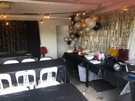 Garage Birthday Party Decorations, Garage Birthday Party, Garage Party Set Up Ideas, New Years Eve Party Ideas Decorations, Garage Transformation, Garage Party, Moms 50th Birthday, Work Christmas Party, Baby Shower Outfit