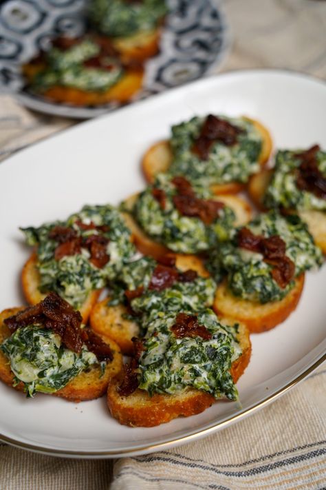 Bacon Wrapped Spinach Dip Crostini, Boujee Appetizers, Crostini Dip, Bacon Spinach Dip, Million Dollar Bacon, Fine Dining Appetizers, Spinach Appetizers, Hosting Recipes, Best Spinach Dip