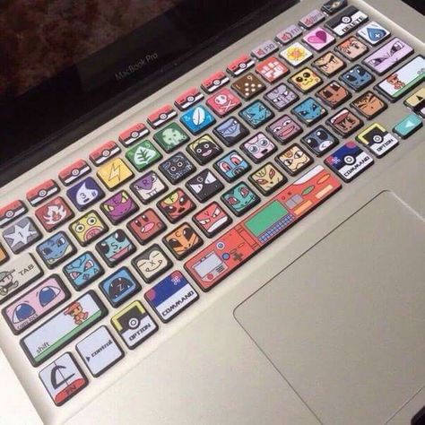 Keyboard Keys Art, Painting Keyboard Keys, Painted Keyboard Ideas, Pokemon Keyboard, Keys Ideas, Anime Keyboard, Charger Art, Key Diy, Paint Keys