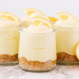 Lemon Cheesecake Mousse, Cheesecake Mousse Recipe, Lemon Cheesecake Recipes, Cheesecake Mousse, Dessert In A Jar, Lemon Dessert Recipes, Mousse Recipes, Lemon Cheesecake, Lemon Desserts