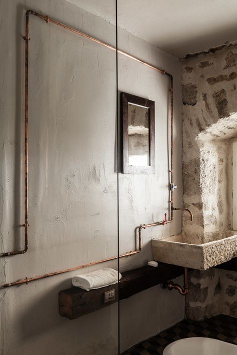 Photographer’s stone cottage in Dalmatia, Croatia Small Stone House, Exposed Plumbing, Dalmatia Croatia, English Cottage Decor, Architecture Bathroom, Rustic Bathroom Designs, Deco Originale, Patio Interior, Stone Cottage