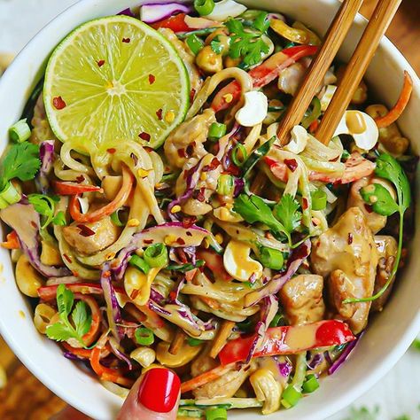 Crunchy Asian Cucumber Cashew Pad Thai Salad ⋆ Star Infinite Food Pad Thai Salad, Thai Salad, Asian Cucumber Salad, Thai Salads, Salad Vegan, Summer Meal, Sauteed Chicken, Lunch Salads, Eat Real Food