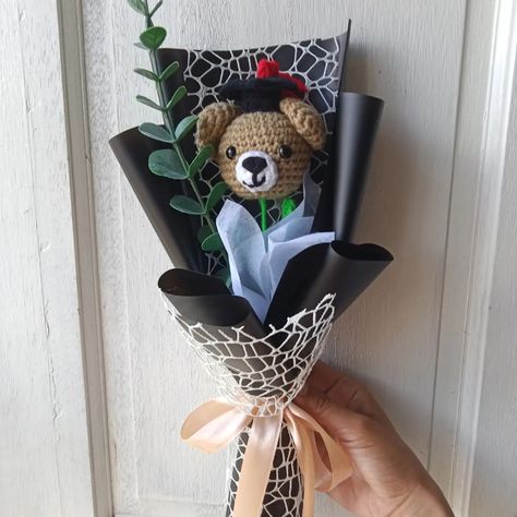 Graduation bear Graduation Crochet Bouquet, Graduation Crochet, Graduation Teddy Bear, Graduation Bear, Crochet Bouquet, Gift Inspo, Behaviour Chart, Grad Gifts, Crochet Crafts