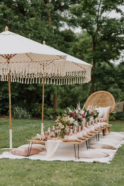 The Perfect Bachelorette Party Plan for Every Kind of Bride in St. Louis | Showers & Parties | stltoday.com Elevated Picnic, Bohemian Bachelorette, Bridal Picnic, Luxury Bachelorette Party, Picnic Business, Shower Luxury, Boho Bachelorette Party, Picnic Company, Picnic Party Decorations