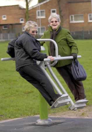 Adult Playground, Never Too Old, Senior Citizen, Young At Heart, Old Age, Old People, Aging Gracefully, Upper Body Workout, 인물 사진