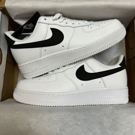 Nike Shopping, Sneakers Yeezy, Kobe Bryant Shoes, Jordans Nike, Women Basketball, Fashion Shoes Heels, Pretty Shoes Sneakers, Faith Clothing, Black Men Street Fashion