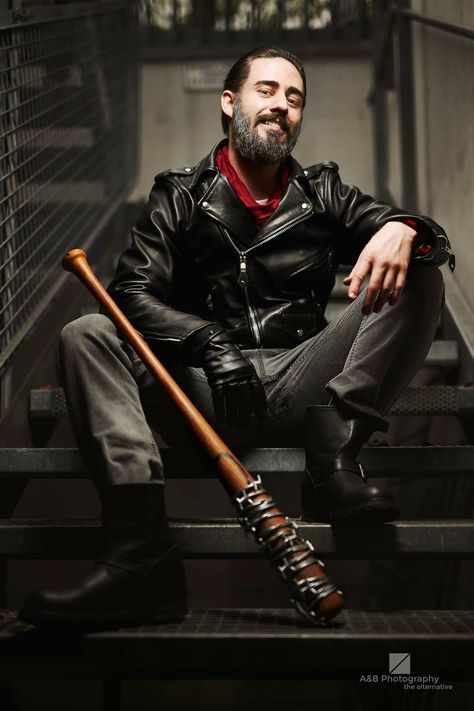 The Walking Dead Cosplay, Negan Cosplay, Negan Twd, Drawing Reference Poses, Walking Dead, The Walking Dead, Pose Reference, Movie Tv, Tv Shows