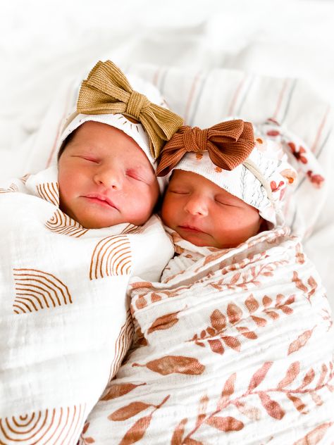 Di/Di Fraternal Twin Girls Birth Story & What To Expect With A C-Section Surgery/Recovery For Delivery Fraternal Twins Sisters, Nursing Twins, Twin Birth Announcements, Twins Pregnancy, Fraternal Twins, Birth Story, Newborn Hospital, Newborn Twins, Surgery Recovery