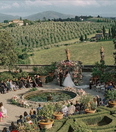 Villa Corsini a Mezzomonte (@villa_corsini) • Instagram photos and videos Villa Corsini Wedding, Villa Corsini, Lake Como Wedding, Bright Florals, Wedding Mood Board, Italian Wedding, Wedding Mood, Lake Como, Wedding Locations