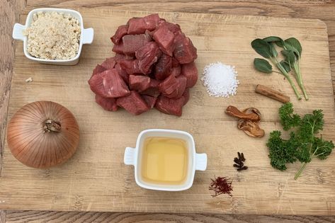 How to Cook Medieval Beef Pottage | Dublin Inquirer Pottage Stew, Pottage Recipes, Medieval Ireland, Nerd Food, Medieval Cooking, Medieval Banquet, Medieval Recipes, Tv Recipes, Cooking Soup