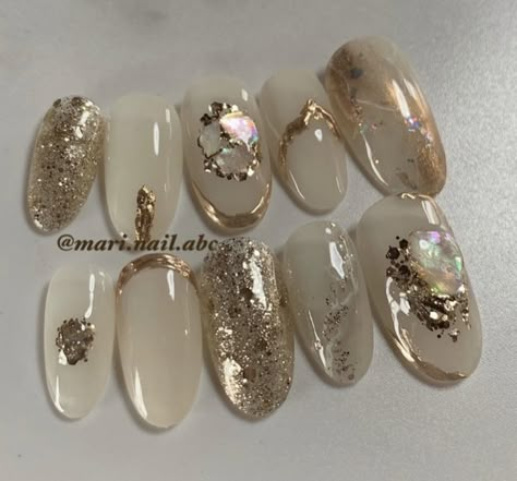 Crystal Marble Nails, Nail Art Champagne, Japanese Wedding Nails, Brown Nails Aesthetic, Nail Gel Design, Nail Art Printemps, Gel Nails Glitter, Beige Nail Art, Sand Nails