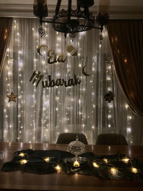 Ramadan Decorations Ideas Living Rooms, Eid Decoration Ideas Home, Eid Decoration Ideas, Diy Eid Decorations, Muslim Prayer Room Ideas, Eid Poetry, Ramadan Tips, Prayer Room Ideas, Eid Decorations