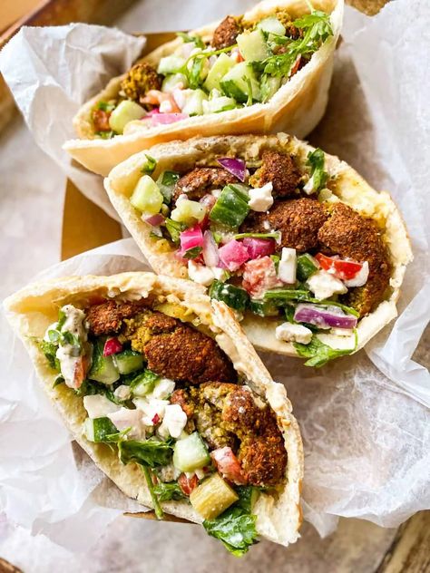 Falafel Sandwich - Fufu's Kitchen Falafel Pita, Falafel Sandwich, Sandwiches Recipes, Pita Sandwiches, Shawarma Recipe, Falafel Recipe, Mediterranean Cuisine, Mediterranean Dishes, Edamame