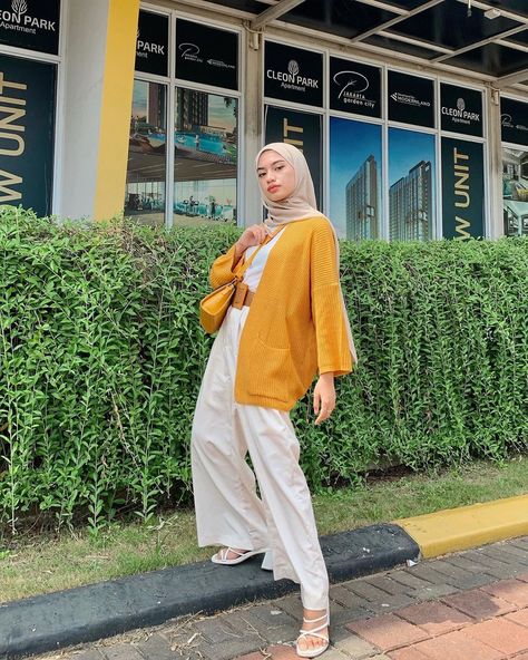 Yellow Outfit Ideas Hijab, Mustard Hijab Outfit, Yellow Hijab Outfit, Yellow Hijab, Casual Outfits Hijab, Outfit Mustard, Beau Hijab, Mustard Yellow Outfit, Mustard Outfits