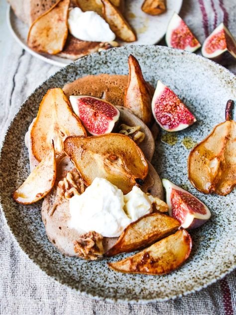 Caramelised Pear, Pear And Fig, Buckwheat Flour Recipes, Seasonal Vegan Recipes, Special Breakfast, Buckwheat Pancakes, Fig Recipes, Breakfast Bites, Mince Pies