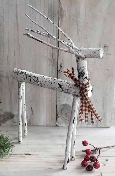 Twig Christmas Tree, Twig Crafts, Twig Art, Wood Sculptures, Christmas Decorations Diy Outdoor, Diy Christmas Decorations Easy, Natural Christmas, Christmas Wood Crafts, Woodland Christmas