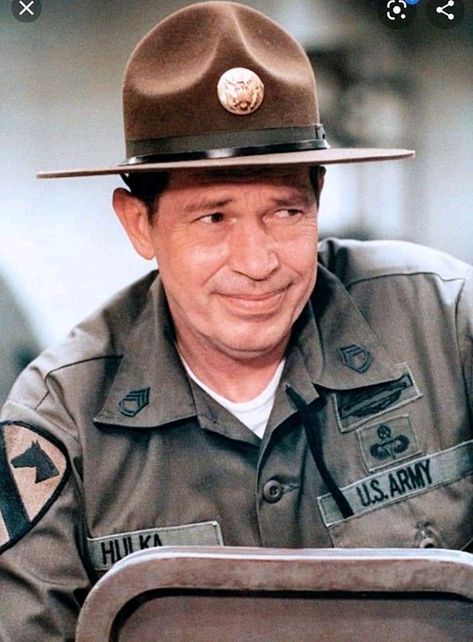 Actor Warren Oates Warren Oates, Character Actor, Opera Singers, United States Army, Funny Movies, American Pride, Interesting Articles, Pics Art, Old Movies