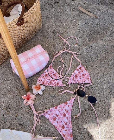 Summer Friends, Pink Vibes, Small Business Ideas, Beach Look, Fashion Aesthetic, Summer Sun, Girly Girl, Summer Aesthetic, Christmas Themes