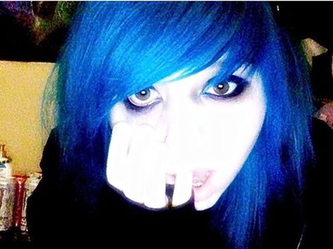 #emo #scene Edgy Pfps, Tumblr Emo, Makeup Emo, Scene Pfp, Emo Emo, Scene Queen, Skate Aesthetic, Scene Punk, Scene Core