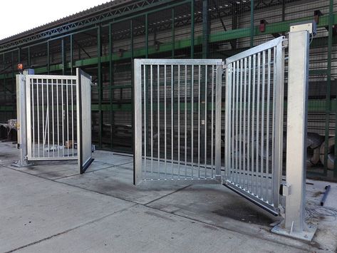 Bifolding industrial gates with width from 1 to 9 meters. Automatic bifold gate equiped in FAAC motor, safety edges. Contact us for price. Bifold Gate, Deck Gate, Automatic Sliding Doors, Gate Designs Modern, Front Fence, Main Gate Design, House Gate Design, Sliding Gate, Front Gates