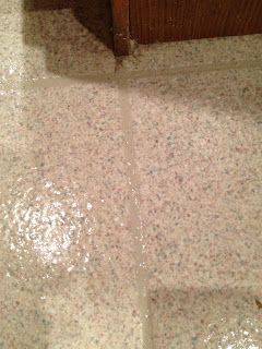 Deep Clean Your Linoleum-baking soda and hydrogen peroxide into a paste.....use scrub brush and a wet cloth to wipe clean Clean Linoleum Floors, Diy Kitchen Flooring, Clean Kitchen Floor, Cleaning Kitchen, Linoleum Flooring, Diy Cleaners, Cleaning Recipes, Diy Flooring, Hydrogen Peroxide