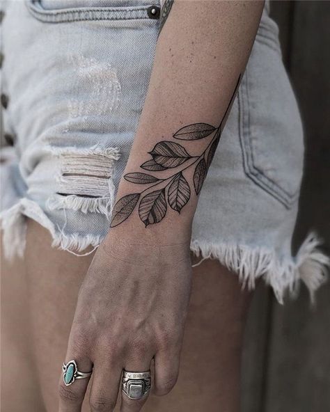 Aspen Tattoo, Trees Tattoos, Leaf Tattoo Ideas, Leaf Tattoo Design, Aspen Trees Tattoo, Body Paintings, Leaves Tattoo, Leaf Tattoo, Body Decor