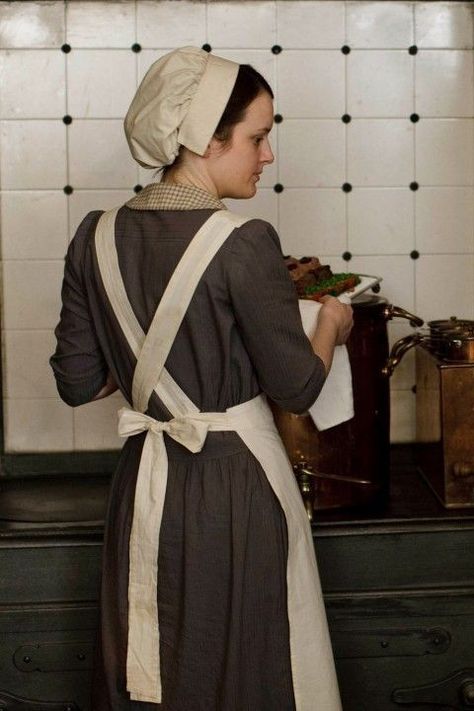 Sophie Mcshera, Victorian Maid, Downton Abbey Series, Highclere Castle, Downton Abby, Gentlemans Club, Maid Uniform, Lady Mary, Aprons Patterns