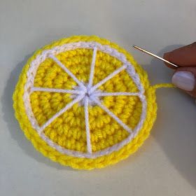 Crochet Lemon Applique Free Pattern, Crochet Fruit Slices Free Pattern, Crochet Lemon Coasters, Lemon Slice Granny Square, Crochet Lemon Slice Free Pattern, Crochet Fruit Keychain Free Pattern, Crochet Lemon Pattern Free, Crochet Lemons, Crochet Lemon Slice