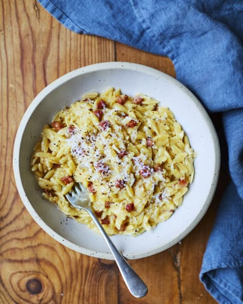 Orzo carbonara Orzo Carbonara, Delicious Magazine Recipes, Dinner Party Mains, Send Noods, Creamy Pasta Recipes, Orzo Recipes, Magazine Recipes, Carbonara Recipe, Quick Dinners