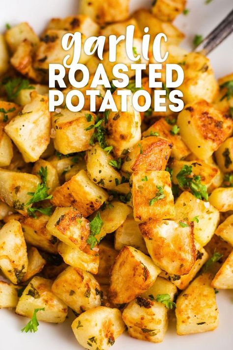 Crispy, garlic roasted potatoes made with simple ingredients. Can also be made oil-free. #roastedpotatoes #potatoes #vegan #karissasvegankitchen Vegan Dinner Potato, Noddle Recipes, Garlic Roasted Potatoes, Crispy Garlic, Oven Roasted Potatoes, Starch Solution, Roasted Potato Recipes, Vegan Side Dishes, Vegan Potato