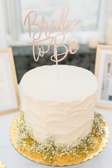 Indoor Garden Party Bridal Shower - Pretty My Party Bride To Be Simple Cake, Simple Bridal Shower Cake, Mimosa Bar Printables, Bachelorette Party Cake Ideas, Bridal Shower Cake Ideas, Elegant Dessert Table, Party Cake Ideas, Bachelor's Party, Garden Bridal Shower Invitations