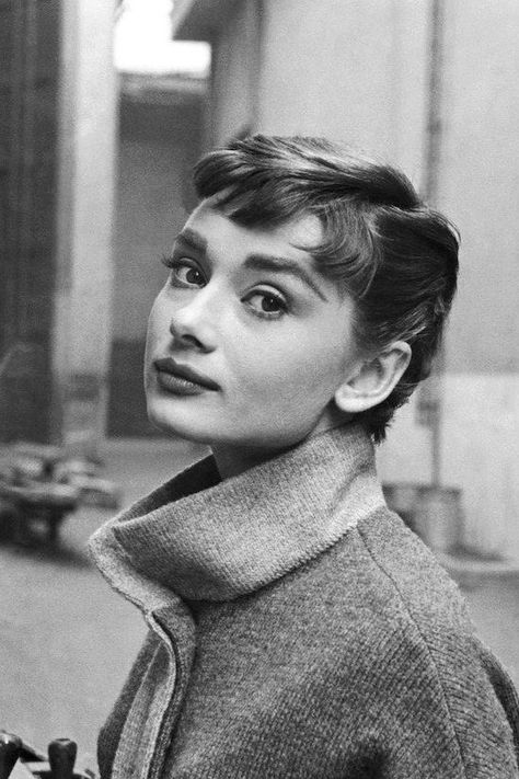 Aubrey Hepburn, Audrey Hepburn Photos, Audrey Hepburn Style, Photographie Portrait Inspiration, Hepburn Style, Beauty Icons, 인물 사진, Fashion Icons, Grace Kelly