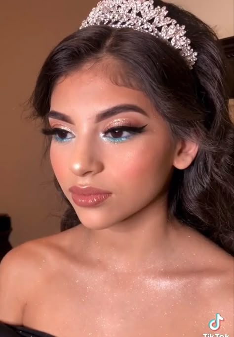 Green Makeup For Quinceanera, Quinceanera Makeup Blue Silver, Green And Gold Quince Makeup, Quinceañera Makeup Ideas Emerald Green, Navy Quince Makeup, Simple Quince Makeup Looks, Quinceañera Makeup Ideas Green, Quince Makeup Blue Natural, Quince Makeup Looks Emerald Green