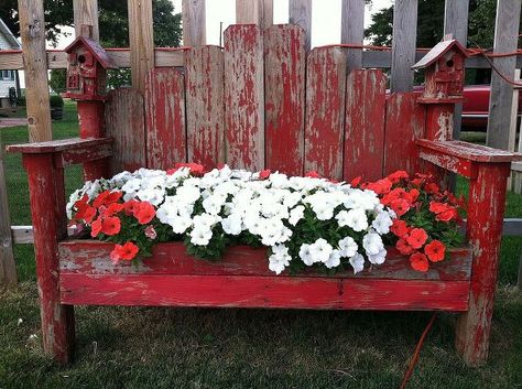 new life for old bench, flowers, gardening, repurposing upcycling Montana Backyard, Exterior Steps, Red Bench, Old Benches, Porch Landscaping, Chair Planter, Flower Containers, Landscaping Diy, Flowers Gardening