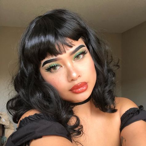 Retro Bangs, Natural Looking Wigs, Short Waves, Black Wig, Curly Bob, Contact Lenses Colored, Full Wigs, Lace Hair, Wigs With Bangs