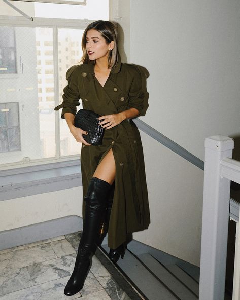 Blogger Pam Hetlinger shares her top must-have jackets for spring like this Burberry Trench Coat. Trench Coat And Boots, Burberry Trench Coat Outfit, Human Hair Braiding Hair, Coat Outfits For Women, Short Hairstyle Ideas, Iran Food, Celebrity Boots, Gothic Boots, Trench Coat Outfit