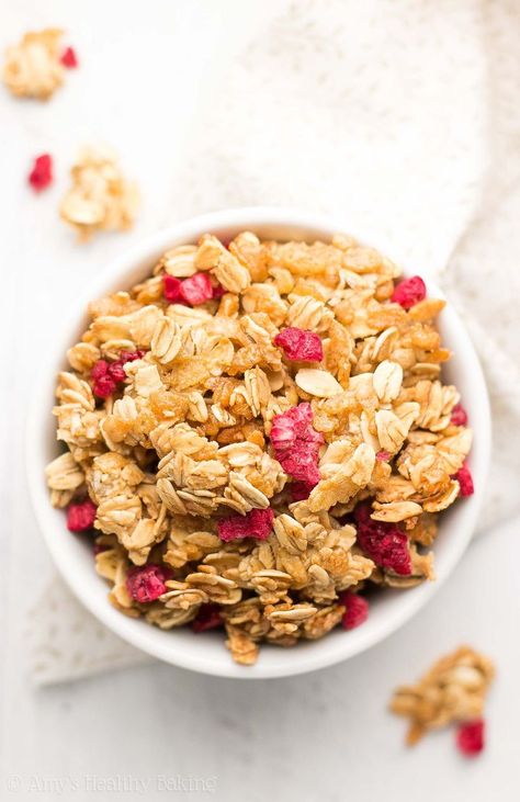 Easy & Healthy Raspberry Almond Granola -- only 6 ingredients! Plus a SECRET TRICK to making extra big & crunchy clusters! Banana Granola Bars, Raspberry Granola, Banana Granola, Brownie Recipes Healthy, Healthy Oatmeal Recipes, Almond Crunch, Cooking Light Recipes, Almond Granola, Raspberry Almond