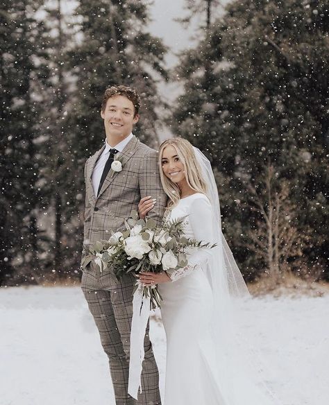 Winter Elopement Ideas, Buffalo Wedding, Pre Wedding Shoot Ideas, Winter Elopement, Winter Wonderland Wedding, Wedding Winter, Winter Photos, Wedding News, Elopement Ideas