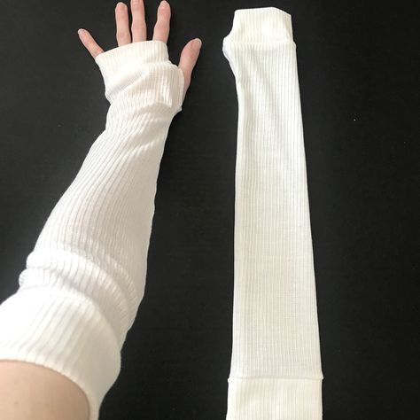 How To Make Arm Warmers, Arm Warmers Sweater, Tattoos Medical, White Arm Warmers, Tricotin Long, Knit Arm Warmers, Beige Gloves, Funky Clothing, Cloth Accessories