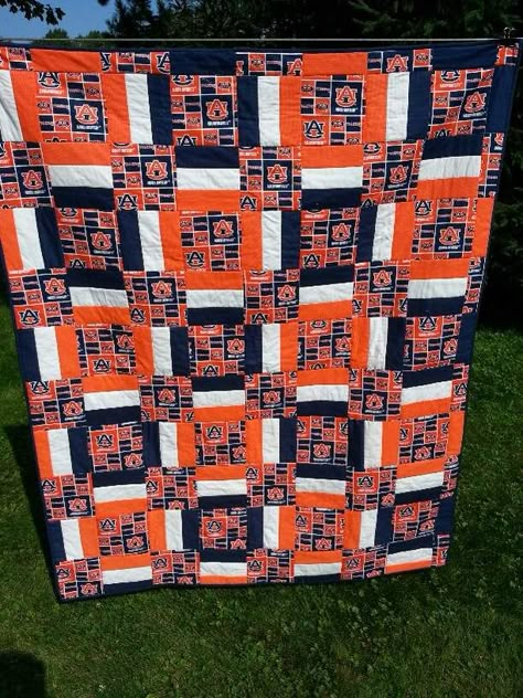 Alabama Quilt, Quilt History, Football Quilt, Sports Quilts, Tshirt Quilt, Quilts Decor, Quilt Care, Football Themes, Man Quilt