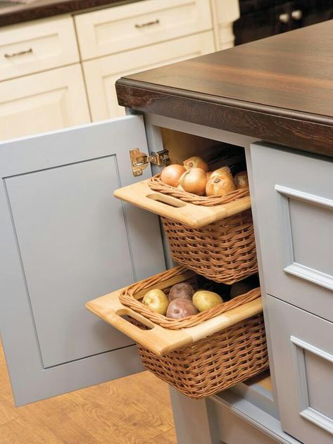 Potato and onion storage baskets Modern Konyhatervezés, No Pantry Solutions, Onion Storage, Kabinet Dapur, Kitchen Storage Solutions, Smart Kitchen, Traditional Kitchen, Kitchen Makeover, Kitchen Pantry