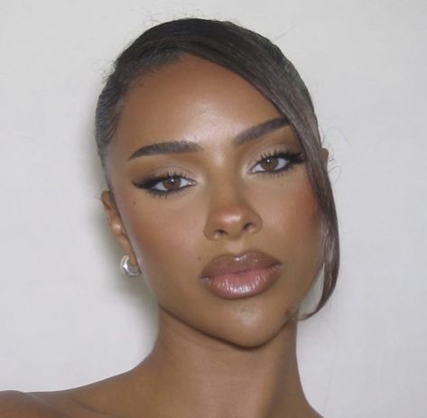 Cat Eye Makeup On Black Women, Cat Eye Make Up Black Women, Smokey Cat Eye Makeup Black Women, Brown Girl Clean Makeup, Makeup Looks For Black Women, Black Woman Smokey Eye, Bold Eyeshadow, 20 Makeup, Mekap Mata