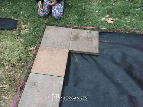 Laying A Patio, Concrete Paver Patio, Pavers Diy, Diy Patio Pavers, Garden Pavers, Patio Installation, How To Install Pavers, Pavers Backyard, Diy Backyard Patio