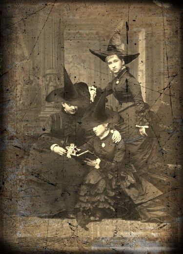 Victorian Witches altered photo by Kelloween. Vintage Witches, Witch Photos, Vintage Halloween Photos, Victorian Halloween, Photo Halloween, Witchy Women, Witch Pictures, Three Witches, Creepy Photos