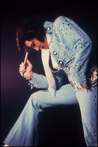 My Man!! Elvis Presley Concerts, Elvis Jumpsuits, Elvis In Concert, Burning Love, Elvis Presley Photos, Moody Blues, Memphis Tennessee, Rock N’roll, Martin Scorsese