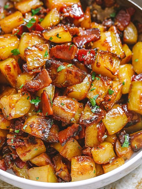 Honey Bacon Roasted Potatoes Recipe – How to Roast Potatoes — Eatwell101 Honey Bacon, Roasted Potato Recipes, Potato Recipes Side Dishes, Potato Sides, Recipes Side Dishes, Potato Side Dishes, Steak Dinner, Sheet Pan Dinners, Potato Dishes