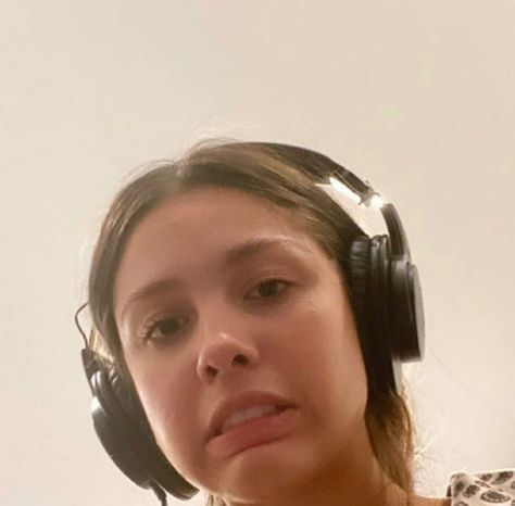 Olivia Rodrigo Reaction Pics, Olivia Rodrigo Funny Pics, Olivia Meme, Olivia Rodrigo Funny, Annoyed Face, Olivia + Core + Aesthetic, Baby Olivia, Anna Banana, Mexican Girl