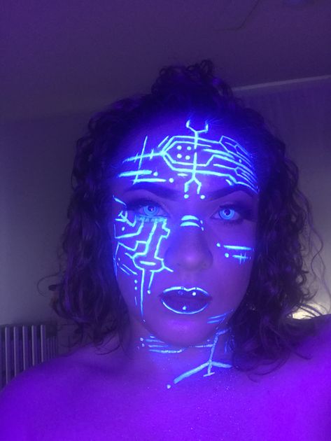 Lightning Scar Face, Robot Sfx Makeup, Rave Face Paint Ideas, Glitch Makeup Looks, Uv Light Makeup, Men's Halloween Makeup, Uv Skull Makeup, Uv Makeup Ideas Black Lights, Neon Rave Makeup