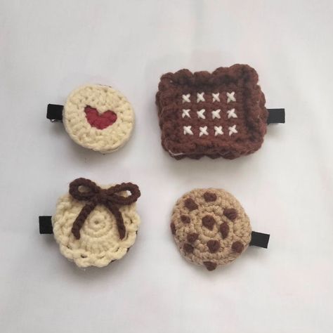 Biscuit Hairclip🍪:｡･:*:･ﾟ’★ 1) Heart Biscuit - RM11 2) Chocolate Sandwich Biscuit- RM12 3) Ribbon Biscuit- RM10 4) Chocolate Chip Cookie- RM8 WM:RM8, EM:RM13 Items are handmade so do expect slight flaws. DM to purchase >< . . . . . . #crochet #crochetmalaysia #malaysiacrochet #crochetlove #crocheting #crochetersofinstagram #smallbusiness #smallbusinessmalaysia #explore Crochet Biscuits, Crochet Sandwich, Crochet Chocolate, Crochet Ribbon, Crochet Store, Chocolate Sandwich, Crochet Inspo, Crochet Fashion Patterns, Crochet Stuff